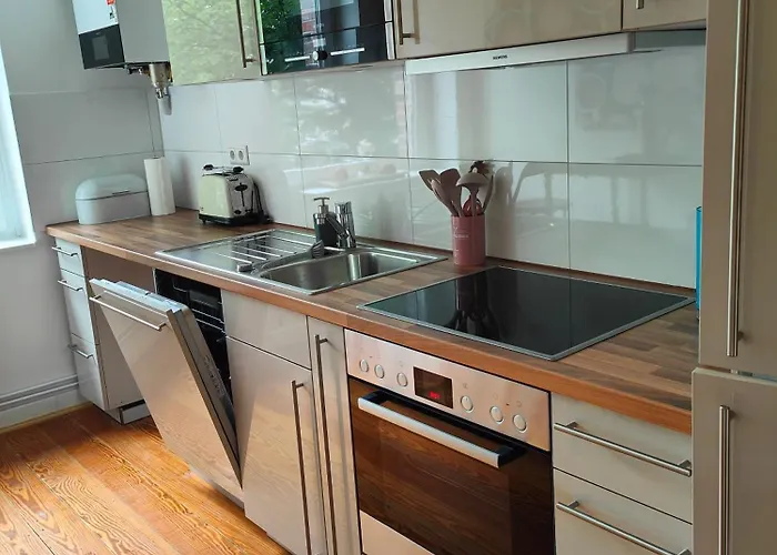Apartment Mit Geräumigem Schlafzimmer Und Balkon *